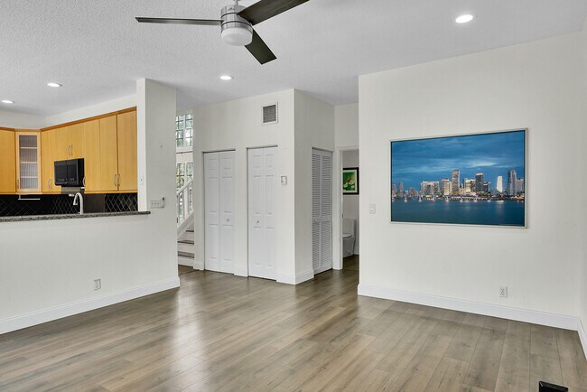 Building Photo - 3354 Greenview Terrace W