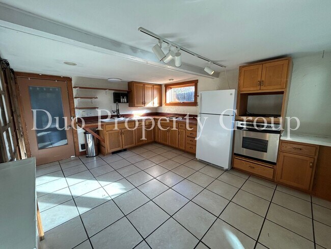 Building Photo - Bethel Danebo Home with Huge Yard and Storage