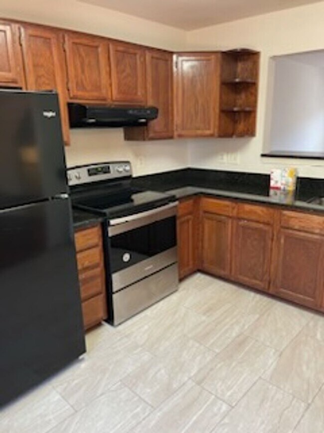 Building Photo - 5516 Sully Lake Dr