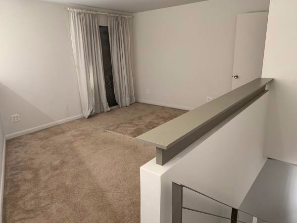 Building Photo - Sunny Remodeled Loft Near Uptown with Tall...