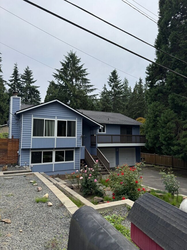 Building Photo - Quiet, N.Seattle neighborhood