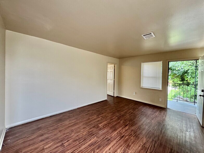 Building Photo - 444 Babb Dr