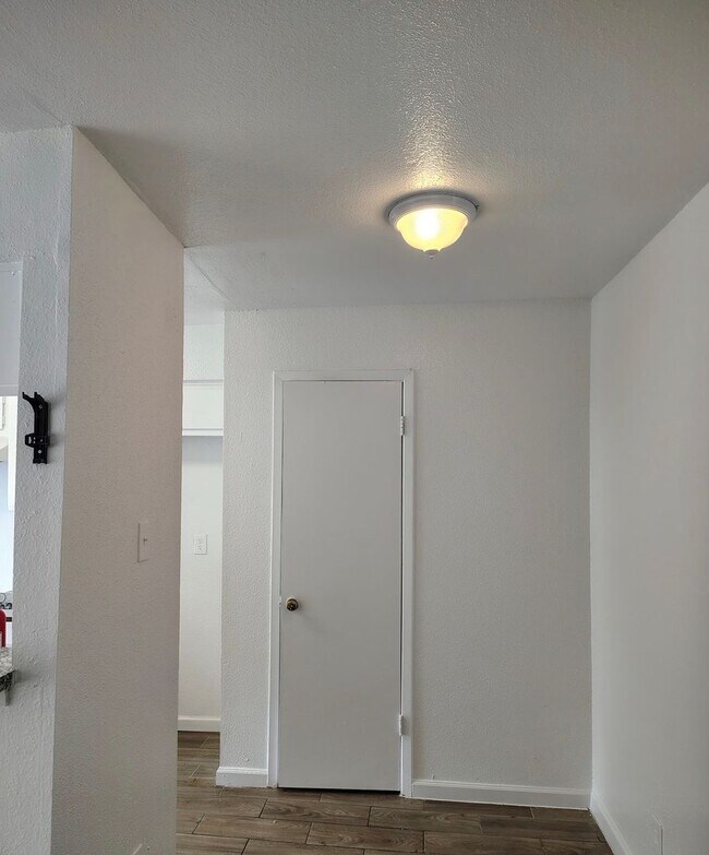 Building Photo - second floor unit - 3 bed, 2 bath condo for $1350 month