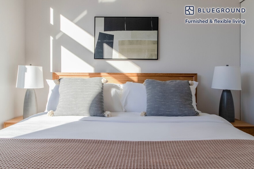 Building Photo - 130 W 15th St