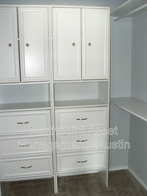 Building Photo - 1701 Yucca Ln