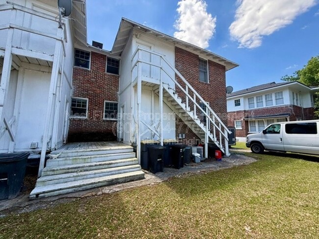 Building Photo - 2309 College St