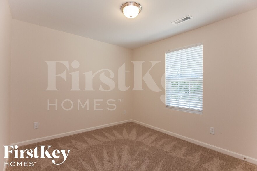 Building Photo - 4011 Maderia Dr NW