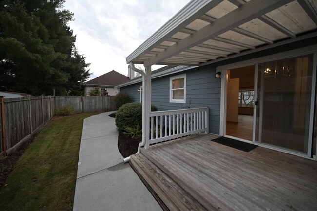 Building Photo - Charming 3 Bed, 2 Bath Home in Summer Bree...