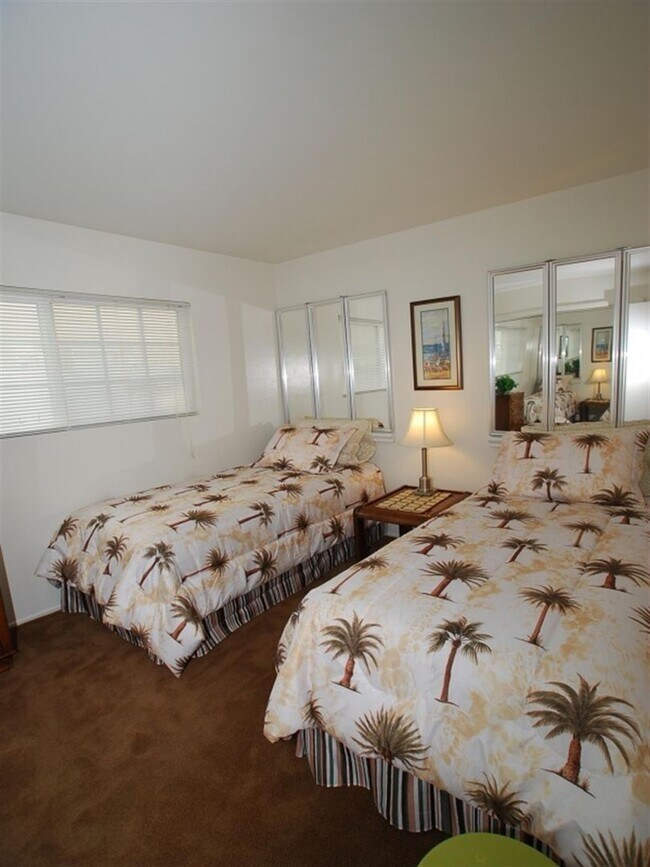 Building Photo - 9 month winter lease on Balboa Peninsula! No yearly leases