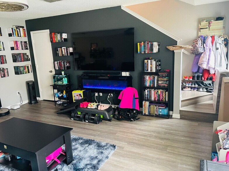 Building Photo - 5624 Giddyup Ln