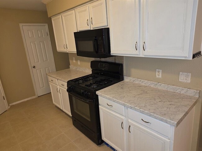 Building Photo - 502 Dewberry Dr