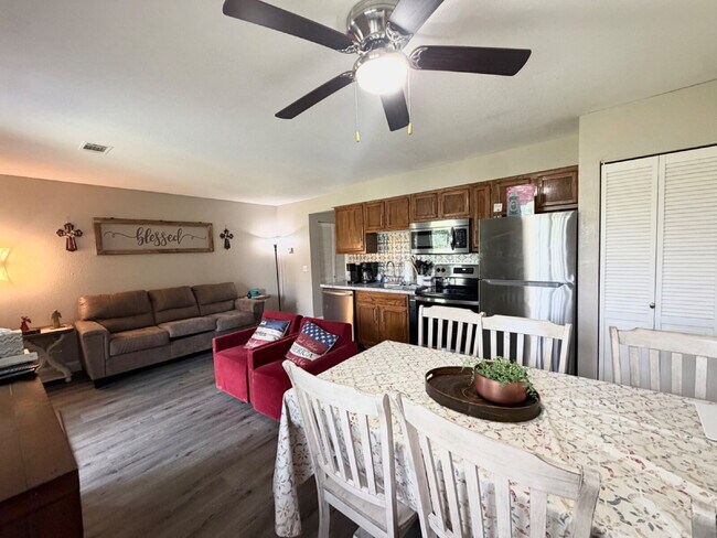 Building Photo - FULLY FURNISHED 2Br / Ground Floor Condo