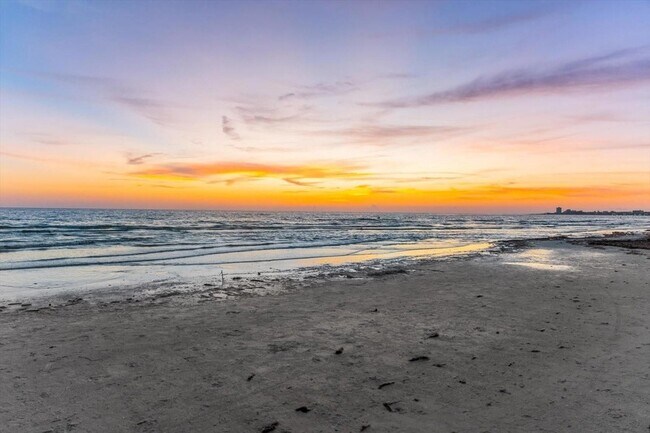 Building Photo - 6708 Sarasea Cir