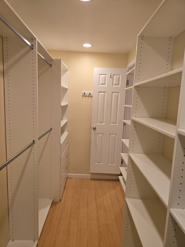 Building Photo - Comfortable 4-Bedroom Home in Peaceful Fou...