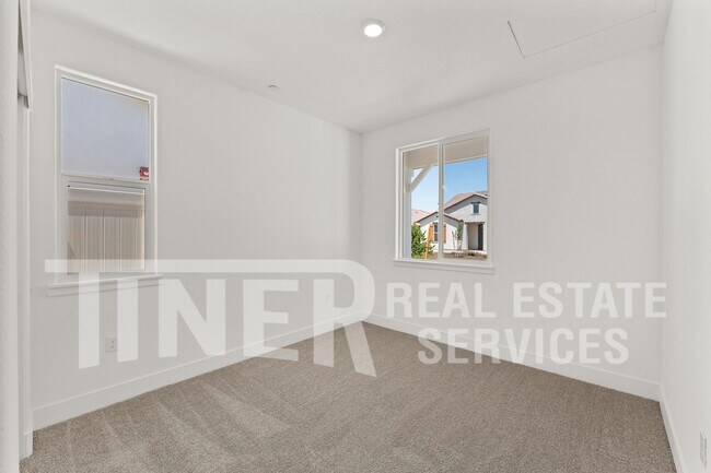 Building Photo - 3062 Pansona St