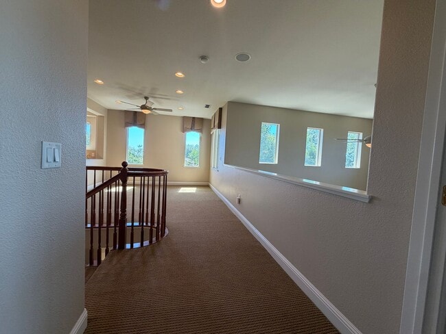 Building Photo - 1014 Gamay Dr