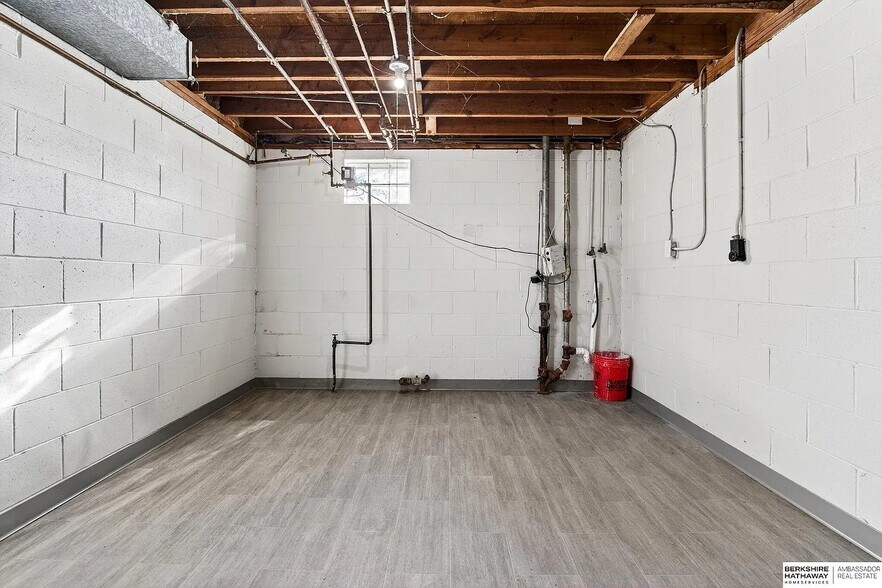 Building Photo - 5610 Seward St