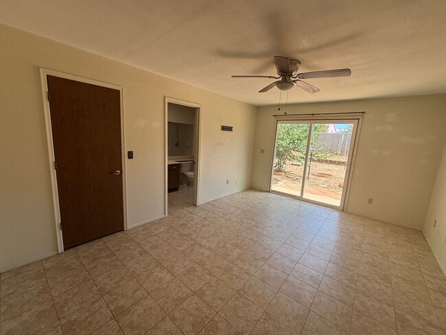 Building Photo - 554 Hegge Dr