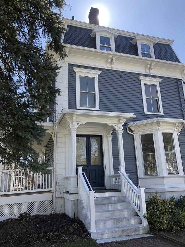 Primary Photo - 44 Cushing St