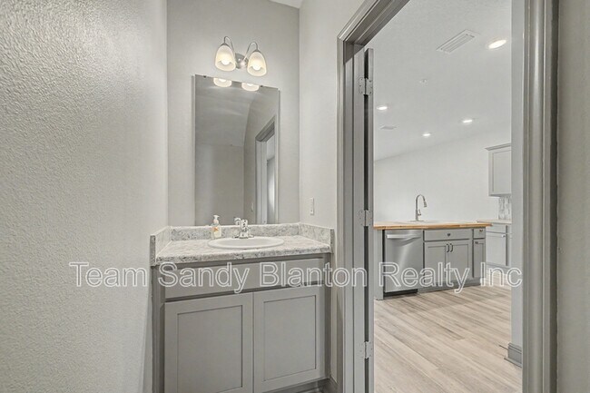 Building Photo - 9055 Golden Eye Dr