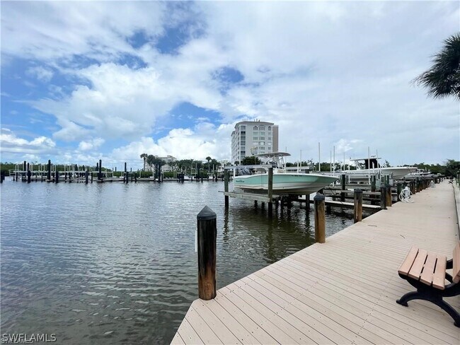 Building Photo - 12945 Vanderbilt Dr