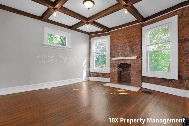 Building Photo - 382 Carpenter St