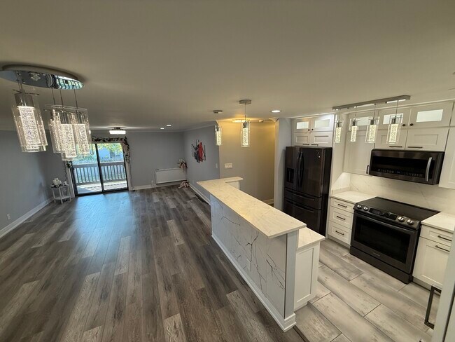 Building Photo - 803 Brook Dr