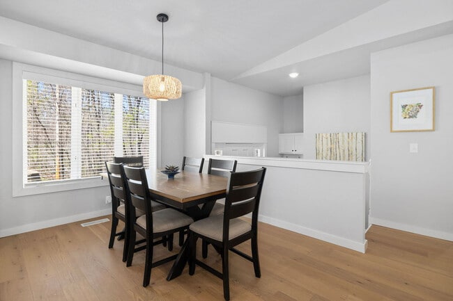 Building Photo - 6 Erith Ln