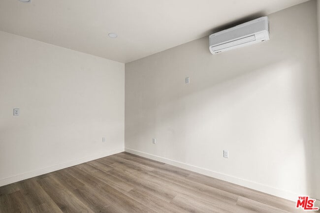 Building Photo - 11243 Hulme Ave