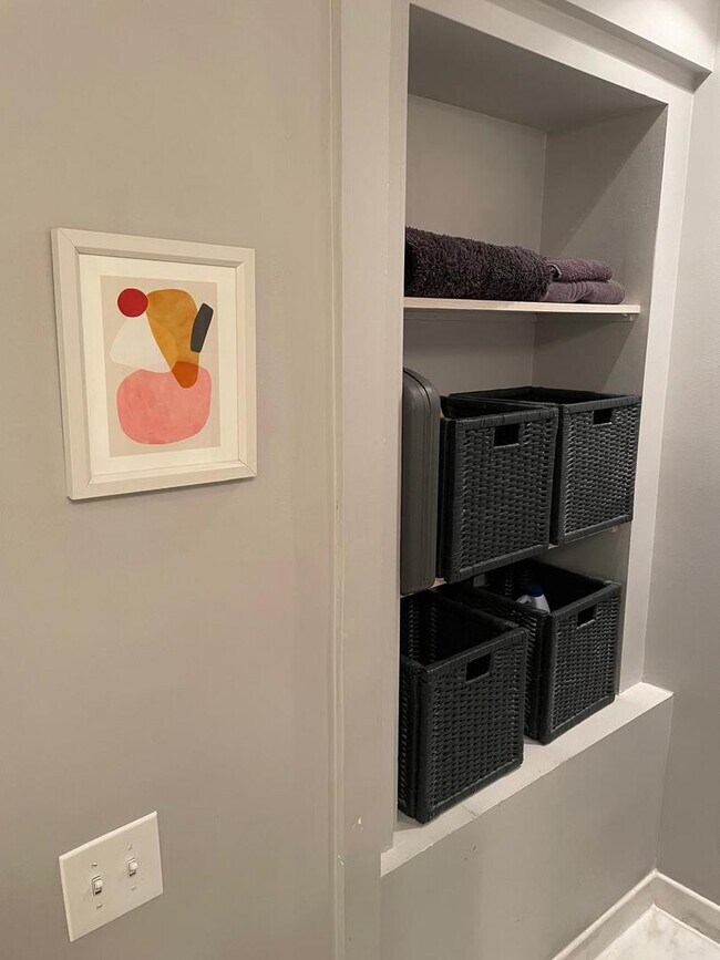 Building Photo - 40 E 9th St