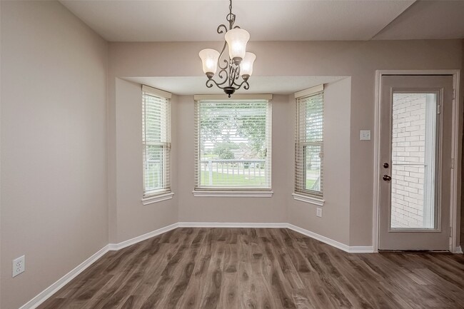Building Photo - 131 Cove Cir