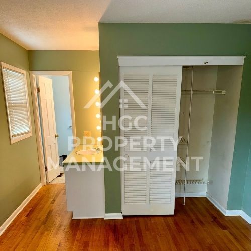 Building Photo - 209 Fairway Dr