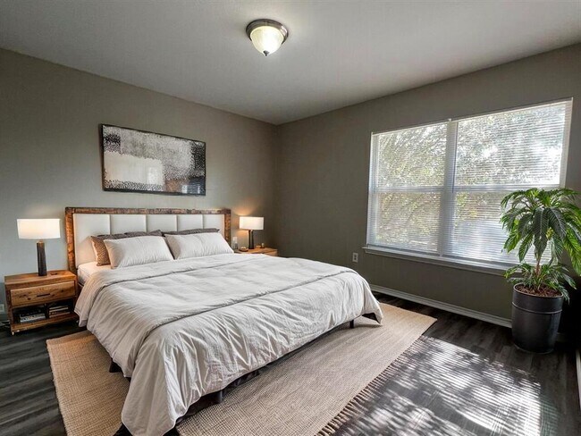 Building Photo - 13120 Dearbonne Dr