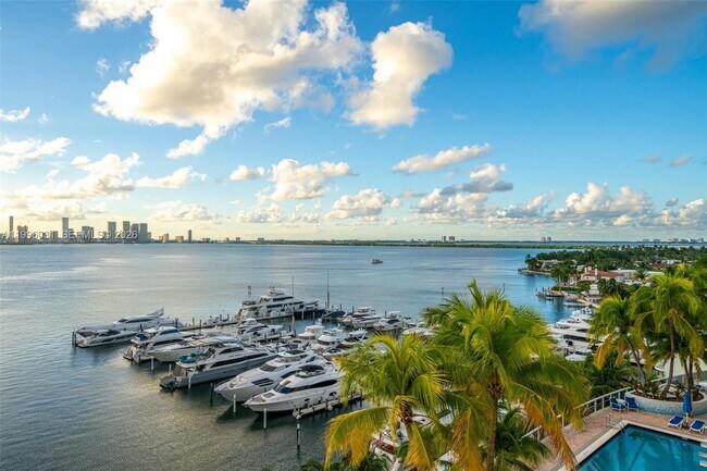 Building Photo - 1900 Sunset Harbour Dr