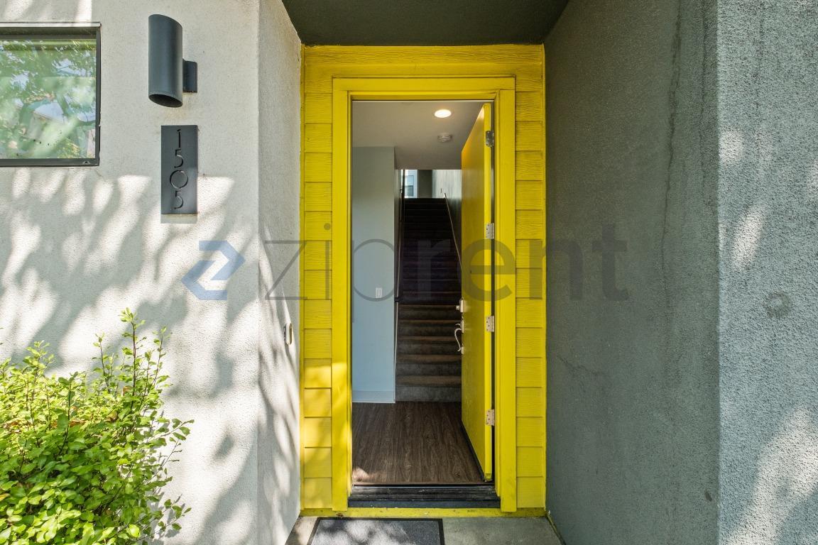 Building Photo - Unit