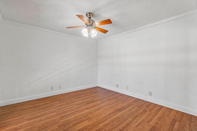 Building Photo - 2453 Waterside Dr