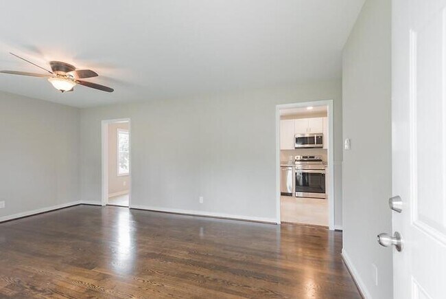 Building Photo - Spacious 4 Bedroom Home in West End Manor – Available April 10 – $2,600/mo