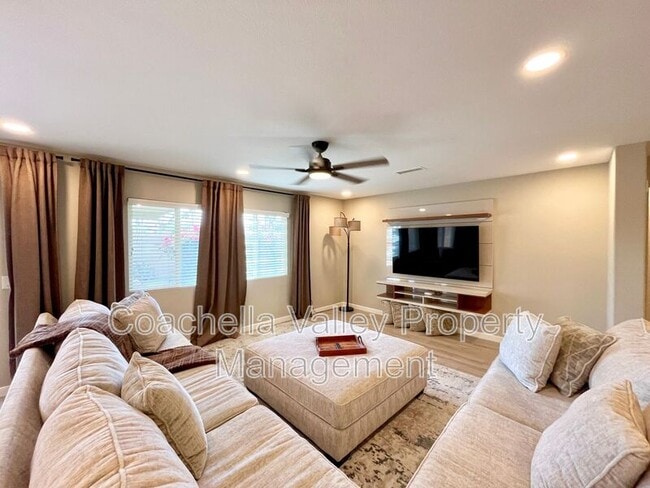 Building Photo - 84131 Azzura Way