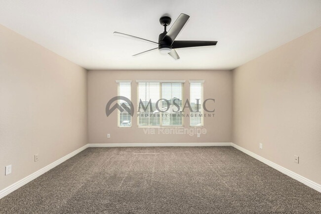 Building Photo - 2464 E Hazeltine Way