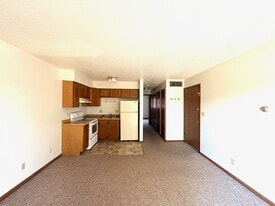 Building Photo - 2601 Westwinds Dr
