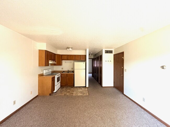 Building Photo - 2601 Westwinds Dr
