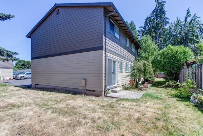 Building Photo - 2 bedroom unit available!! Pets OK!