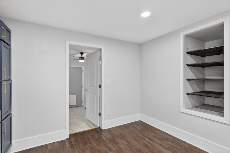 Building Photo - 430 N Linden St