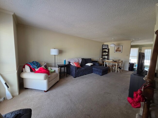 Building Photo - 2 Bed 2.5 Bath Condo