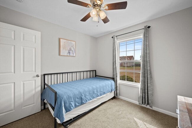 Building Photo - Pet Friendly, Bonus Room and Fenced Backyard!