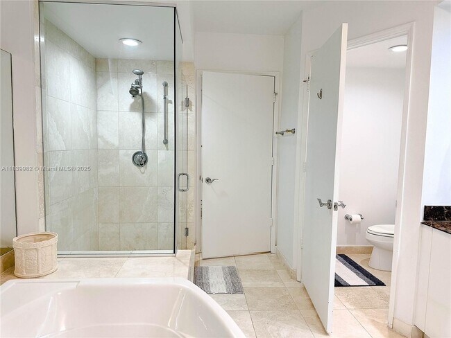 Building Photo - 17555 Collins Ave