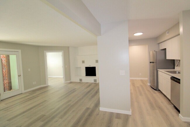 Building Photo - Stunning Fully Remodeled 3BR Condo at Madison Manor – Available This July!