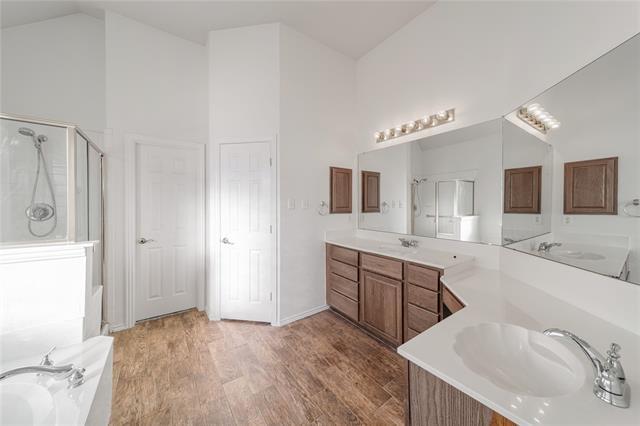 Building Photo - 3200 Heatherbrook Dr