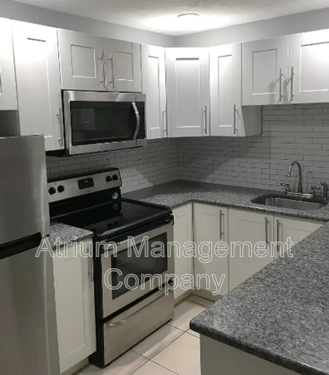 Building Photo - 2399 Eastwood Dr