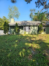 Building Photo - Cute duplex home